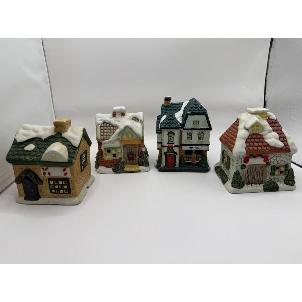 Christmas Village Figurines Unbranded‎ 3” X 2.5” X 3” Four Piece